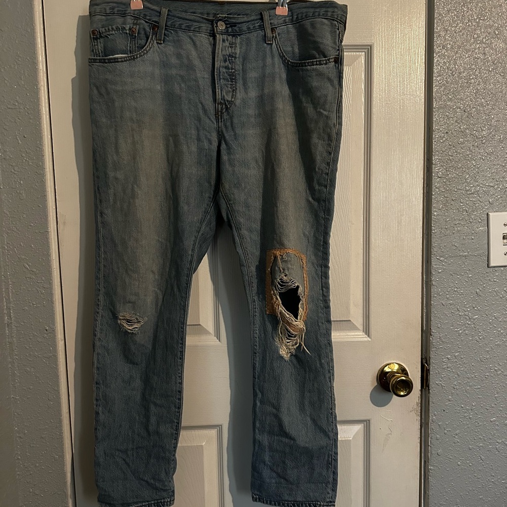 Distressed Levi's Boyfriend Jean